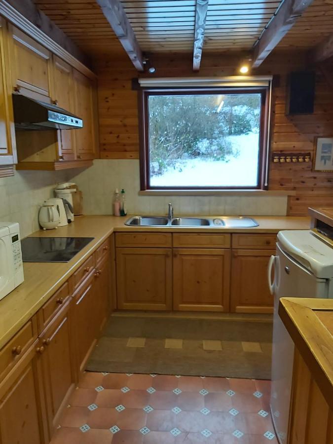 Gezellige chalet Oizy Buitenkant foto