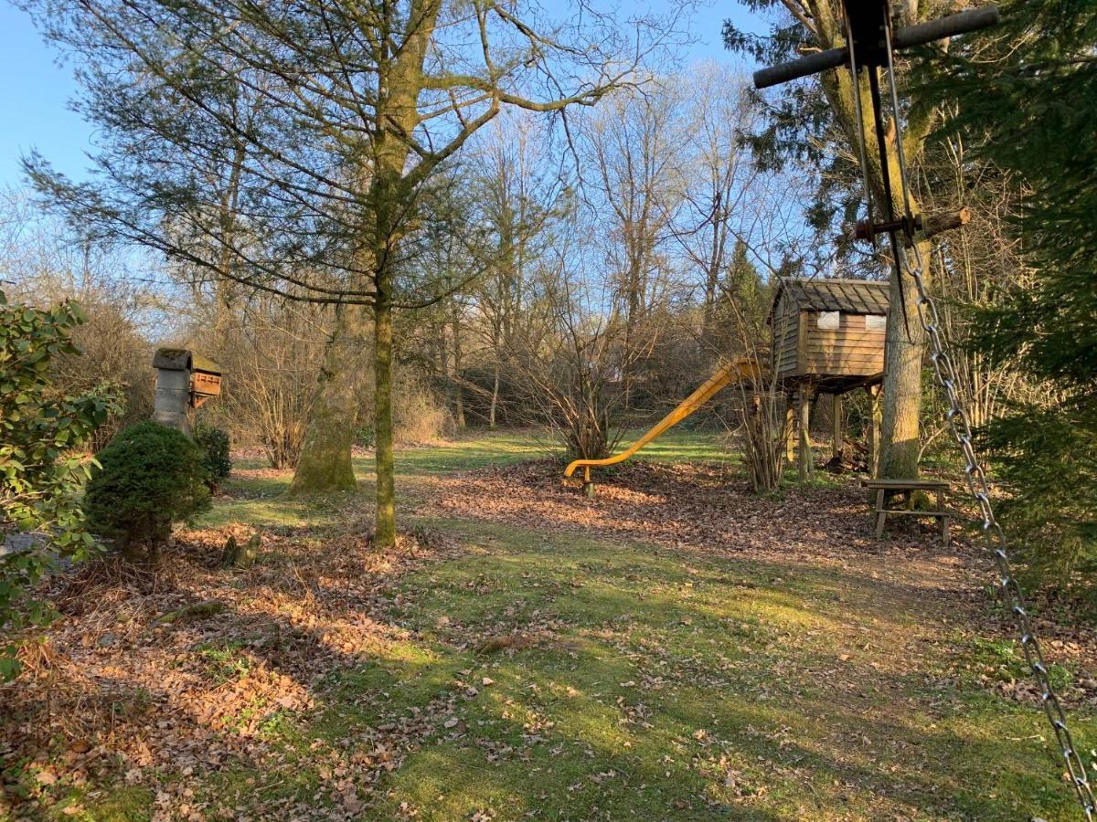 Gezellige chalet Oizy Buitenkant foto