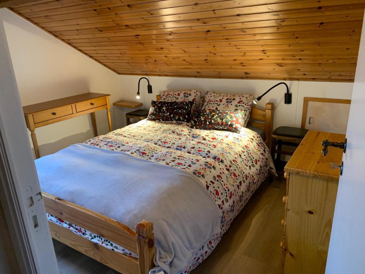 Gezellige chalet Oizy Buitenkant foto