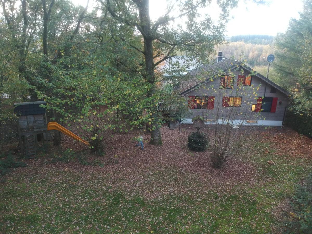 Gezellige chalet Oizy Buitenkant foto